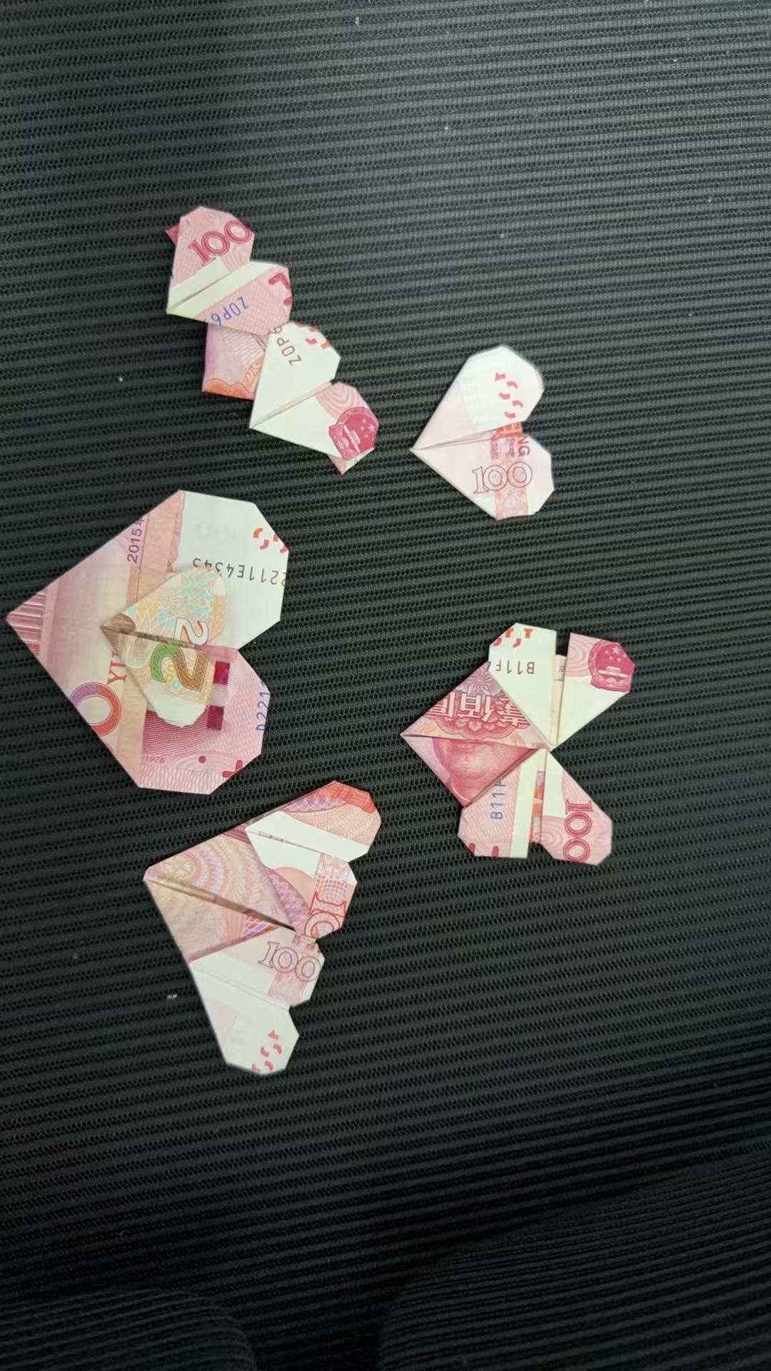 折好的五个爱心
